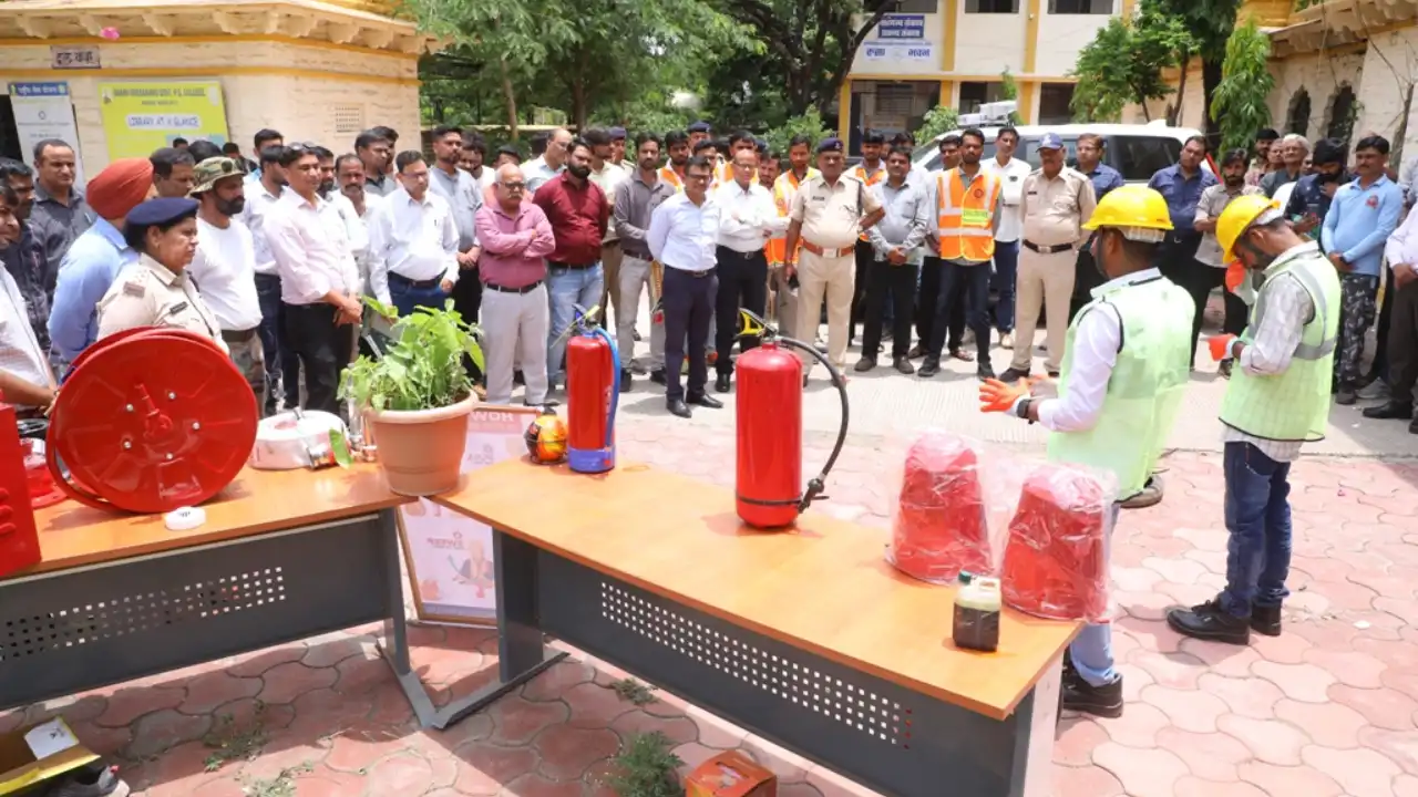आपदा प्रबंधन की सफलता का आधार जन-सहयोग और बेहतर लोक प्रबंधन : कलेक्टर श्री चंद्रा