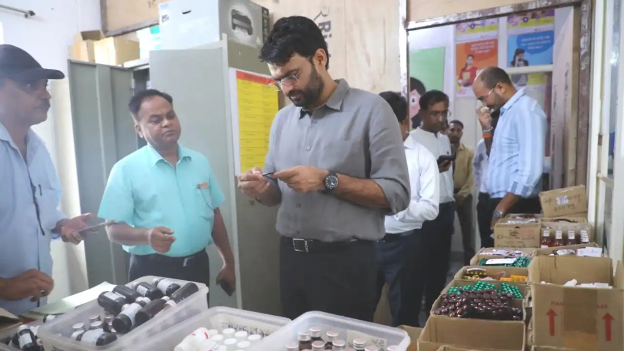 कलेक्टर ने जीरन सामुदायिक स्वास्थ्य केंद्र का किया निरीक्षण