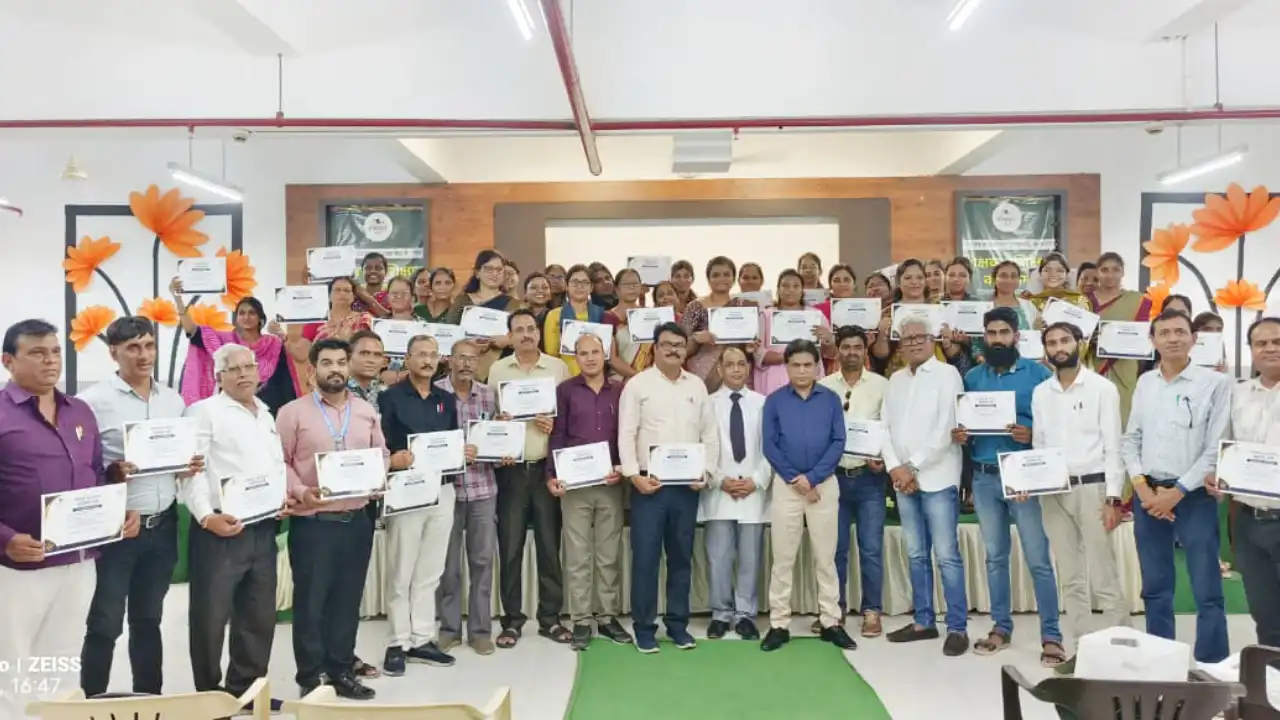 स्कूलों से शुरू होगी बच्चों की आंखों की सुरक्षा, गोमाबाई नेत्रालय ने 60 शिक्षकों को दिया दृष्टि जांच का प्रशिक्षण