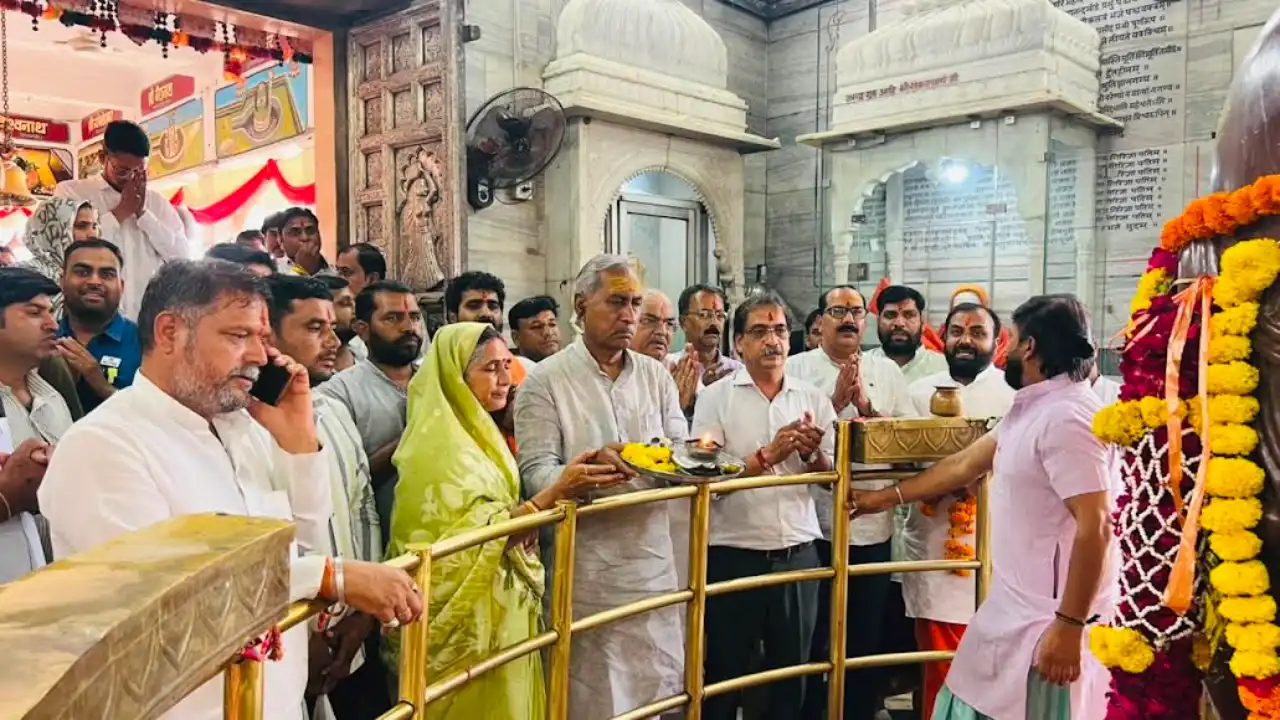 भाजपा किसान मोर्चा के राष्ट्रीय अध्यक्ष बनने के बाद सांसद बंशीलाल गुर्जर पहुंचे भगवान पशुपतिनाथ मंदिर की पूजा अर्चना भाजपा किसान मोर्चा के राष्ट्रीय अध्यक्ष बनने के बाद सांसद बंशीलाल गुर्जर पहुंचे भगवान पशुपतिनाथ मंदिर की पूजा अर्चना