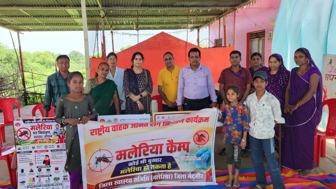 भानपुरा विकासखंड के हाई-रिस्क 'छतरी' क्षेत्र में मलेरिया नियंत्रण हेतु विशेष शिविर